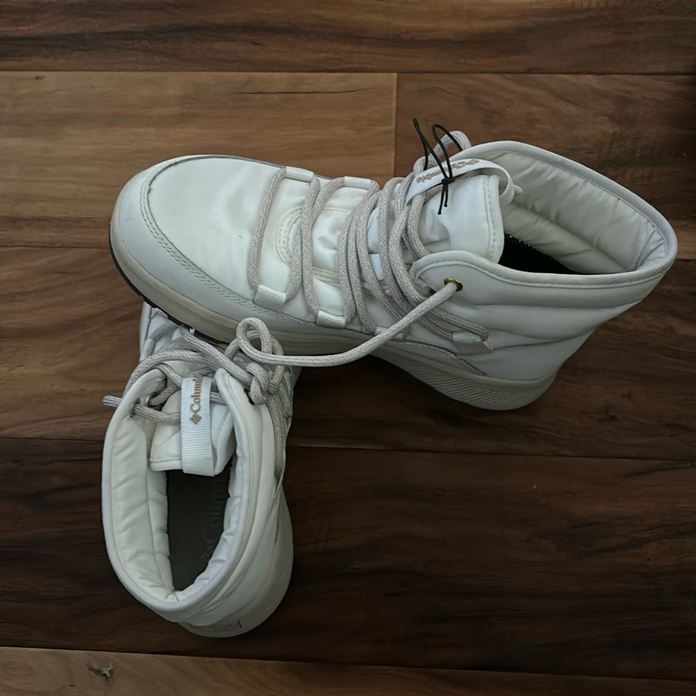 Women's Slopeside Village™ Omni-Heat™ Mid Boot